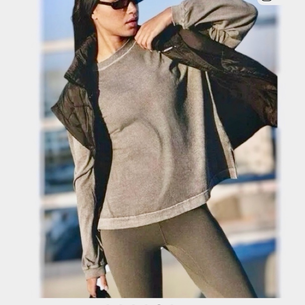 Free People Movement Hustle Layer in Gunmetal NWOT ** read description** - Picture 4 of 7